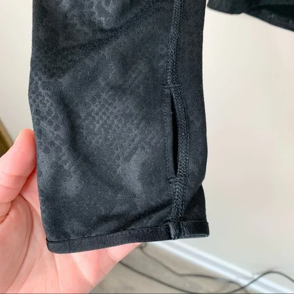 Nike Dri-Fit Black Embossed Snake Print Pullover Size Small - Picture 3 of 5